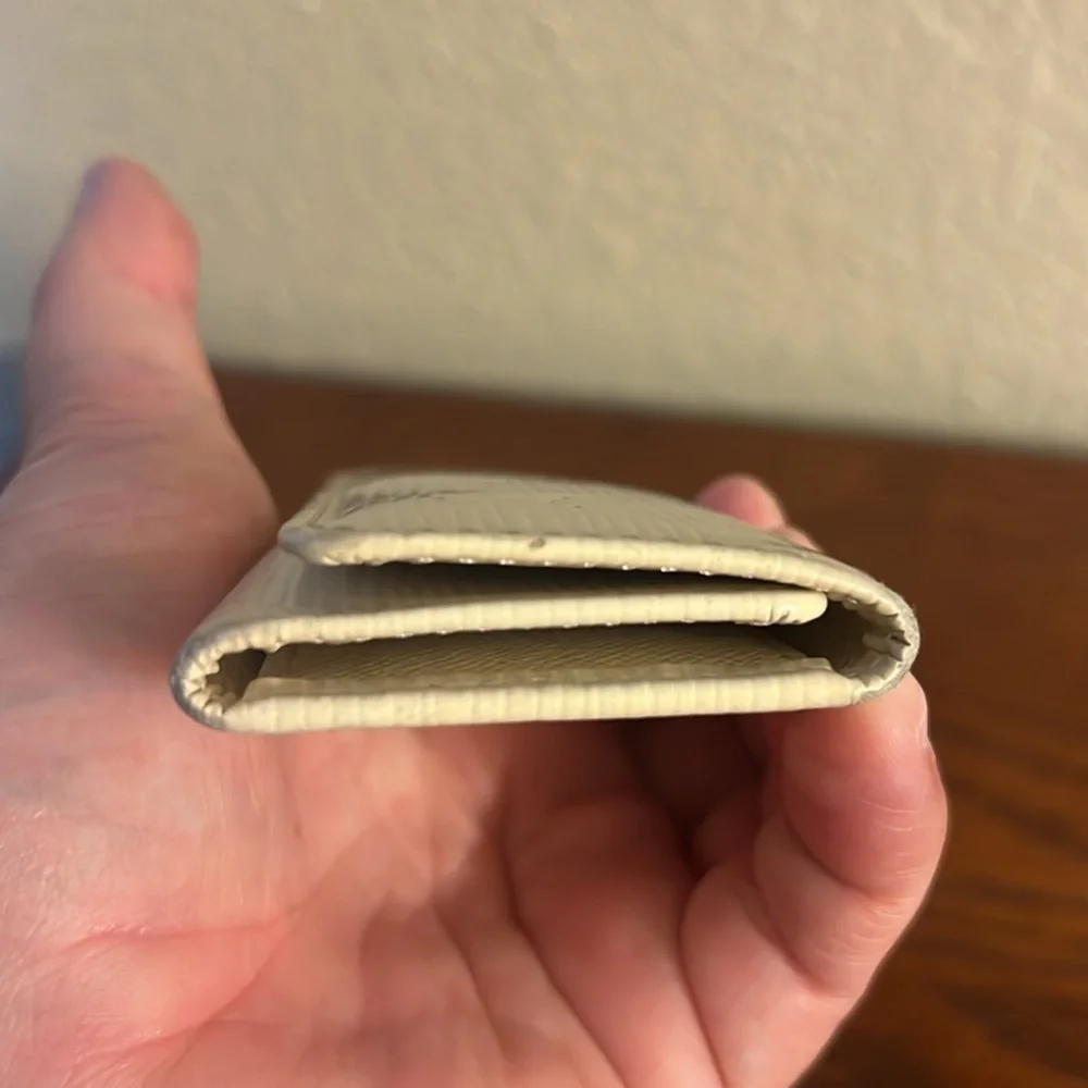 Authentic Louis Vuitton Epi 4 key holder creme CA1097 - Picture 5 of 13